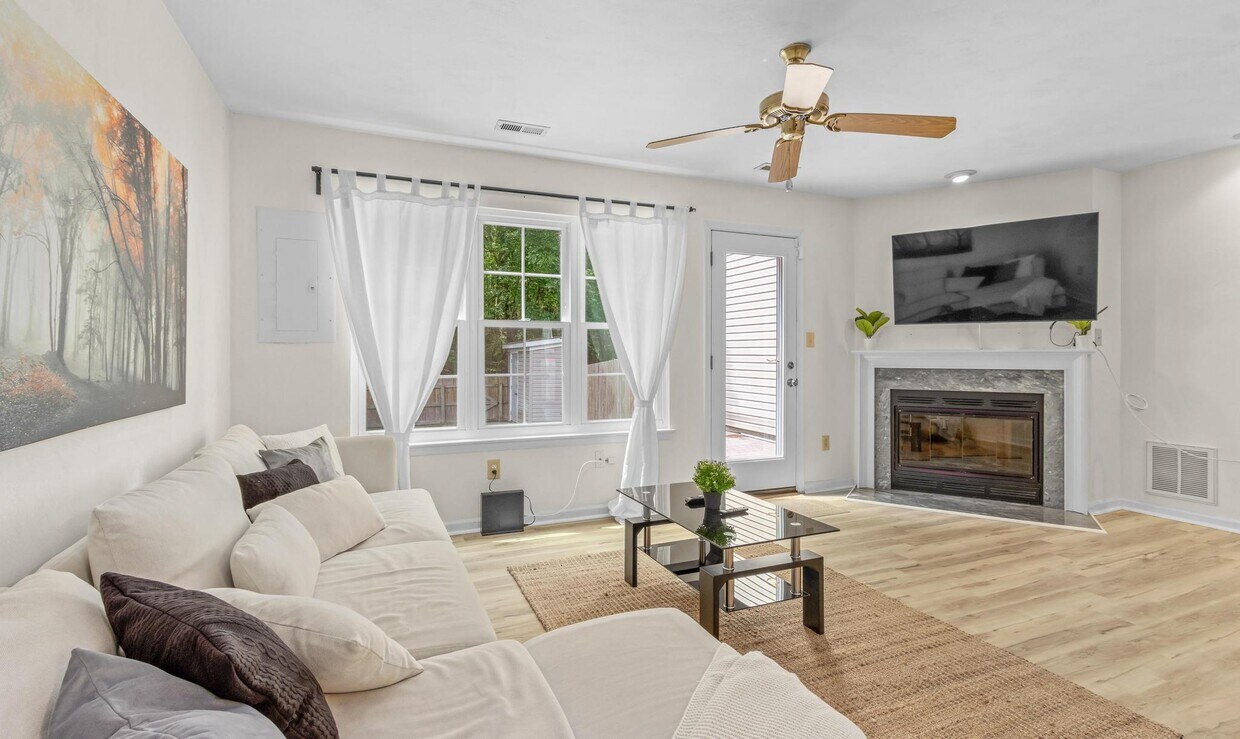 Foto principal - 1938 Cranborne Ct