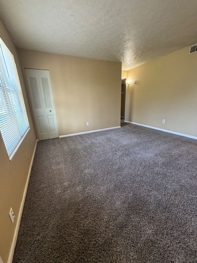 Foto del edificio - 409 Shelby Ave