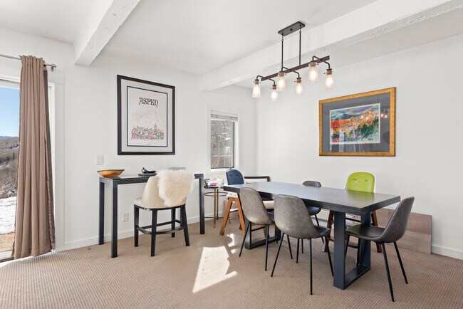 Foto del edificio - 55 Upper Woodbridge Rd