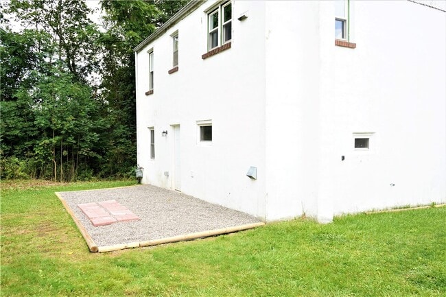 Building Photo - 218 Airport Rd