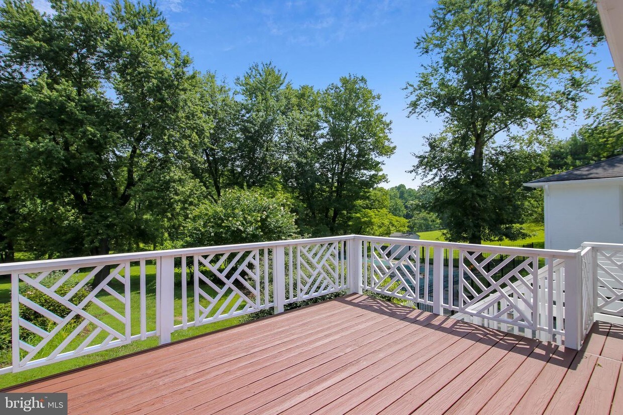 Foto principal - 12727 River Rd