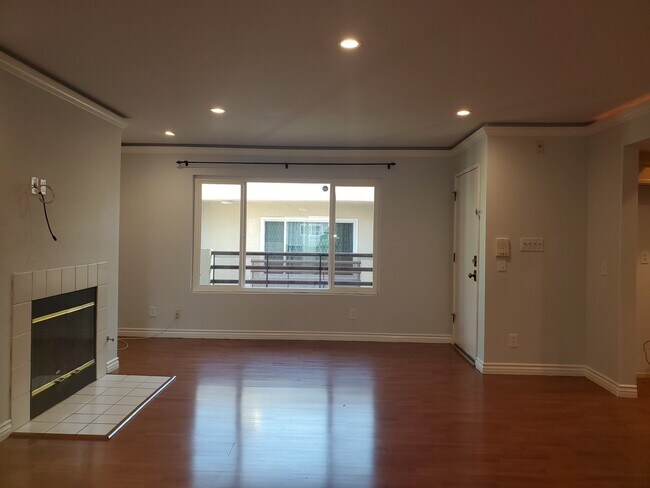 Foto del edificio - 10119 Pinewood Ave