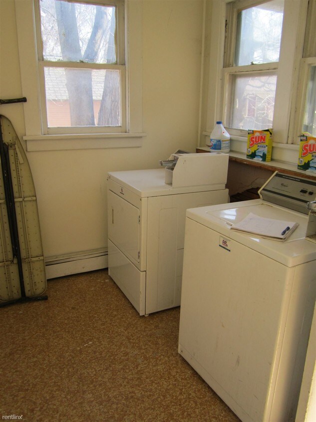 Studio, 1 bath 208 N Hamilton St Apt 6 Apartment for Rent in