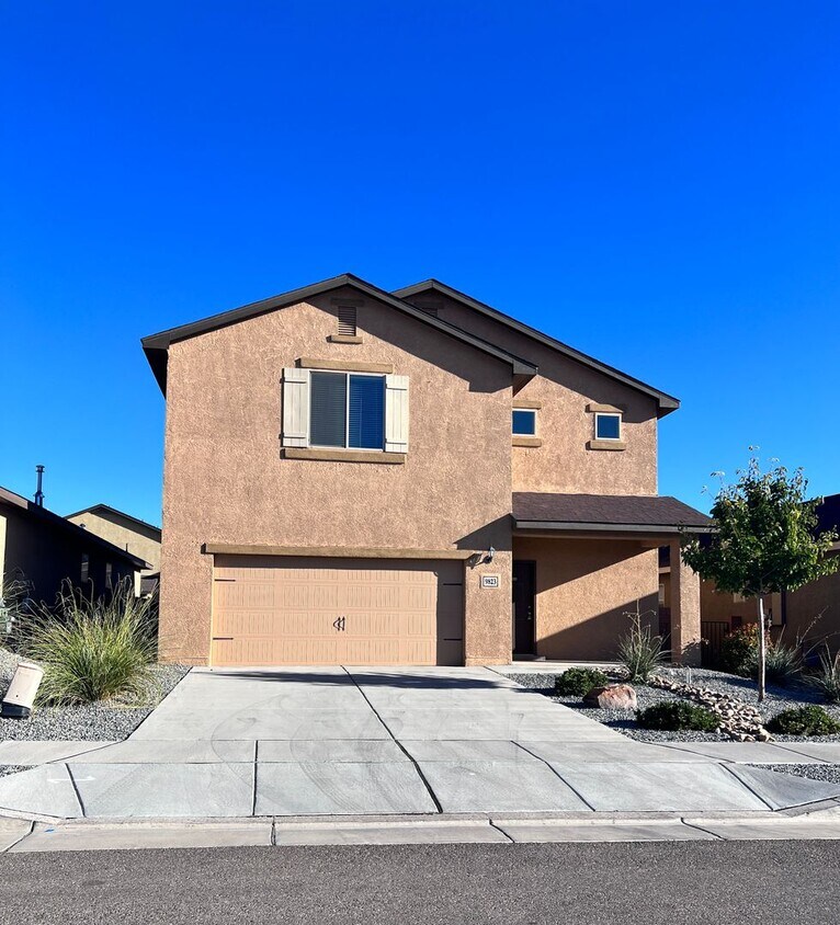 4 Br, 2.5 Ba, has solar so electric is inc... House Rental in