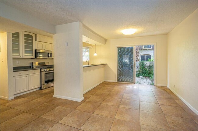 Foto del edificio - 7801 Shoal Creek Blvd