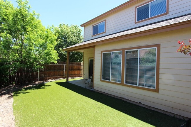 Building Photo - 3BR/2.5BA Townhome in Bellemont | Fenced Yard + 2-Car Garage