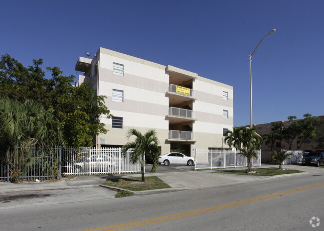 Building Photo - 1095 W 77 St Hialeah, FL 33014