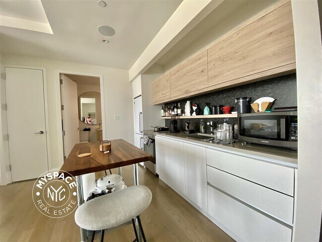 Foto del edificio - 1068 Fulton St