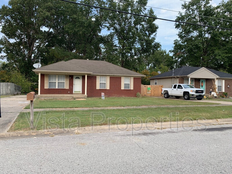 6819 James Madison Way, Louisville, KY 40272 House Rental in