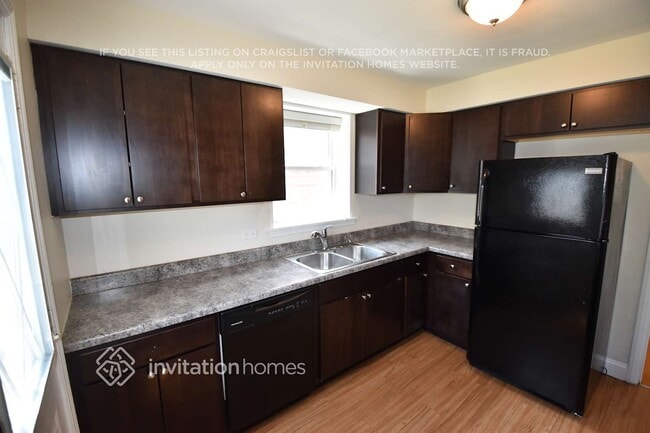 Building Photo - 8035 S Richmond St