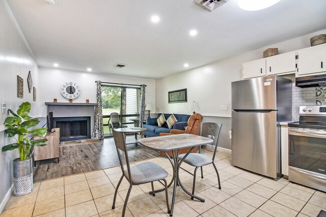 Building Photo - Hiawatha East