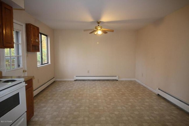 Building Photo - 2 bedroom in Newfoundland PA 18445