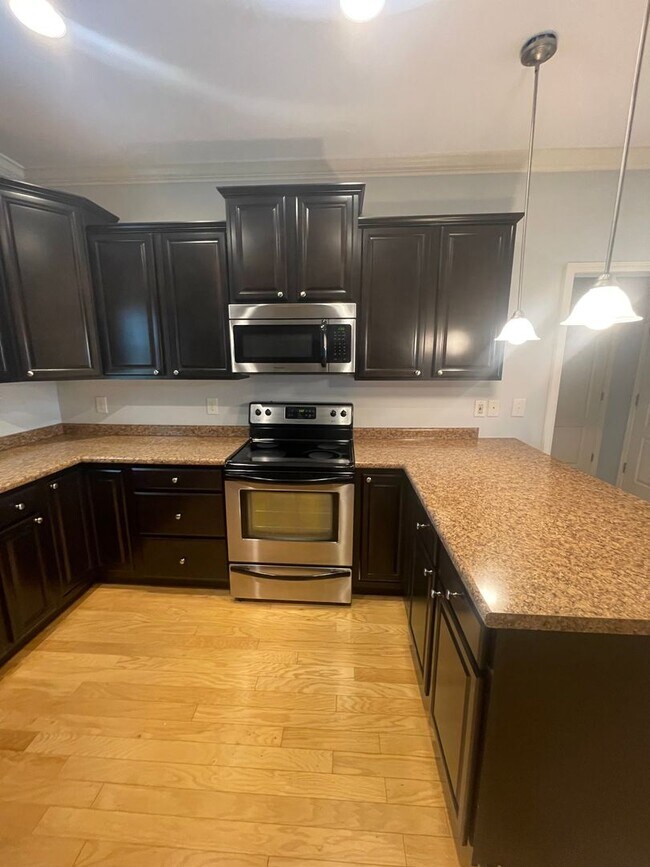 Foto del edificio - Charming 2 Bed, 2 Bath Home with Garage