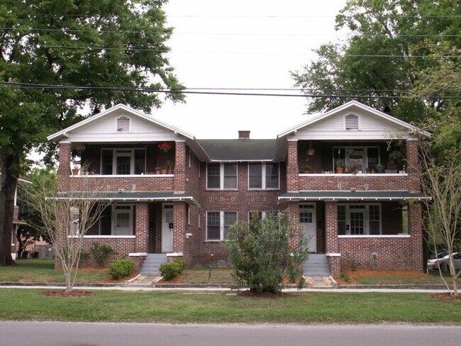Building Photo - Stunning Riverside Apartment - No App Fee!