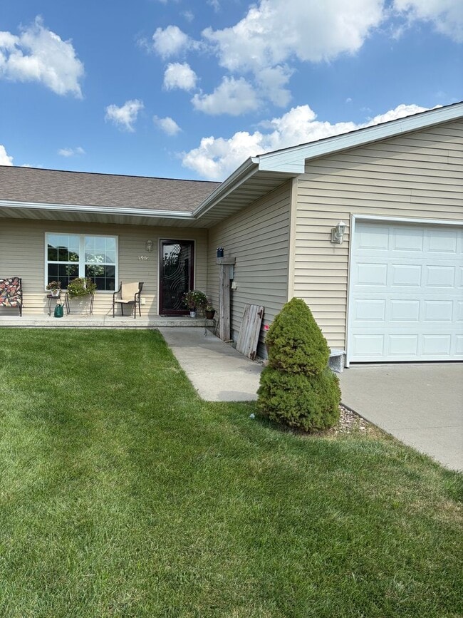 Building Photo - 5906 Summerland Drive