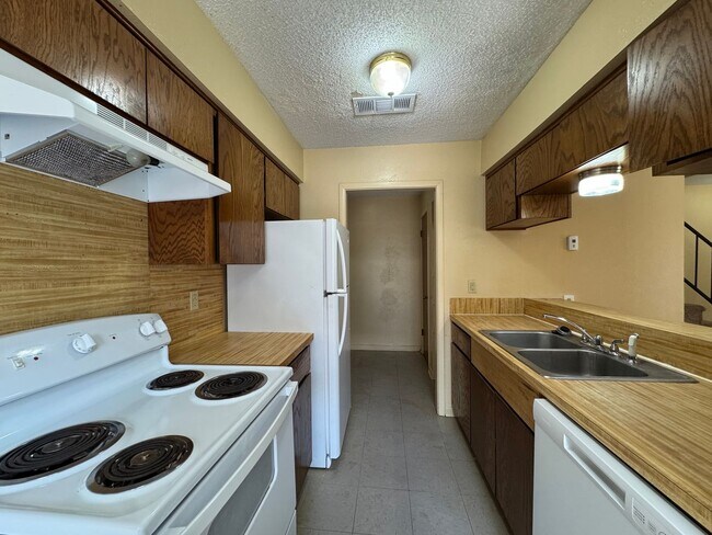 Foto del edificio - 1208 Covey Ln