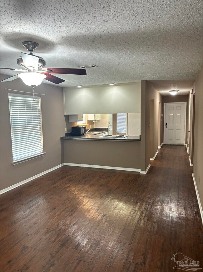 Foto del edificio - 1500 E Johnson Ave