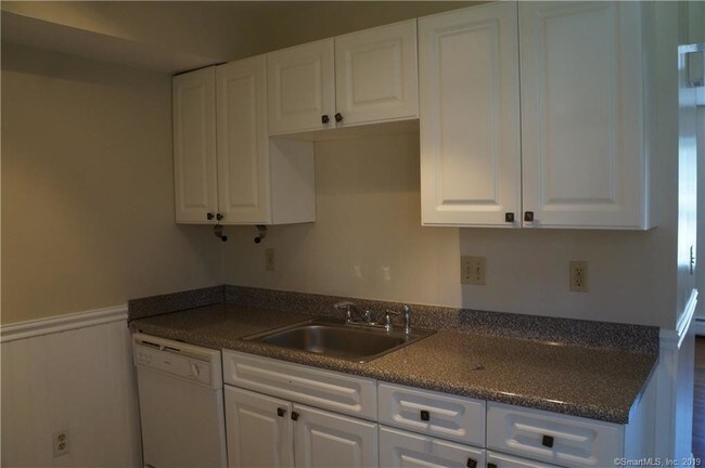 Foto del edificio - 240 Sunnyridge Ave