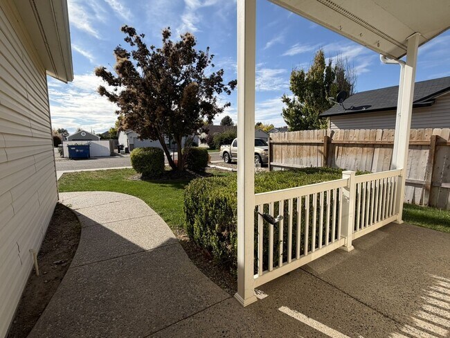 Foto del edificio - Great 4 bed 2 bath home with RV parking in...