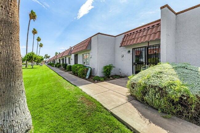 Foto del edificio - "Charming 1-Bedroom Townhouse in Phoenix –...