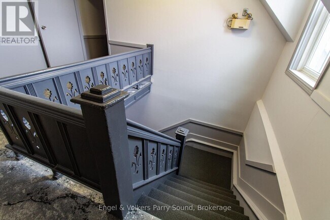 Photo du bâtiment - 100 Muskoka Rd N