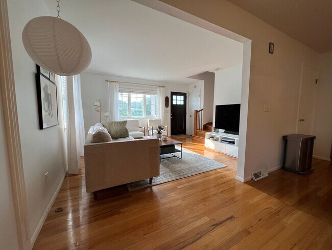 Building Photo - Highly desirable Cranford location