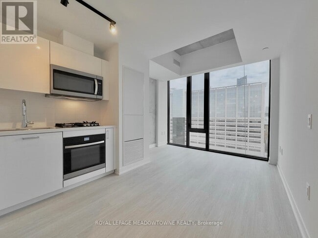 Building Photo - 195 McCaul St