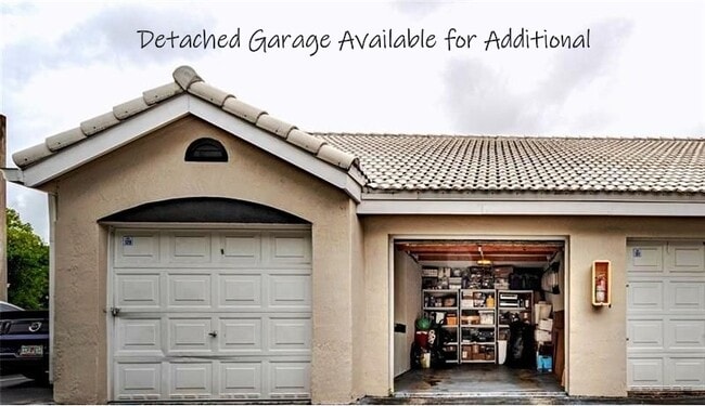 Foto del edificio - 2811 N Oakland Forest Dr