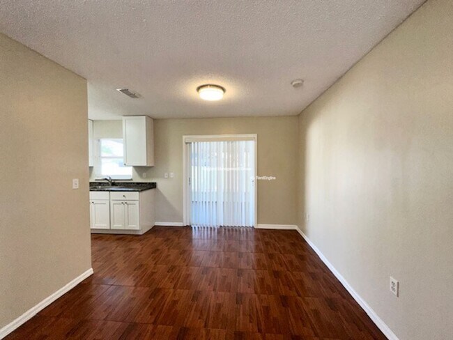 Building Photo - 564 Eagle Ct