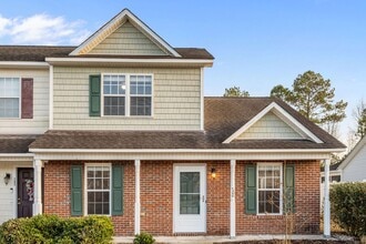 Building Photo - 700 Streamwood Dr