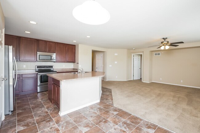 Building Photo - 868 Lonewolf Cir