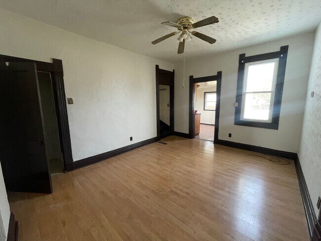 Foto del edificio - Large 3 Bedroom 1 Bathroom House