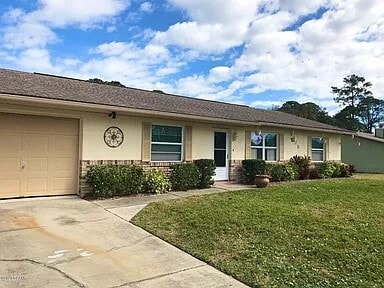 Building Photo - 3325 Queen Palm Dr