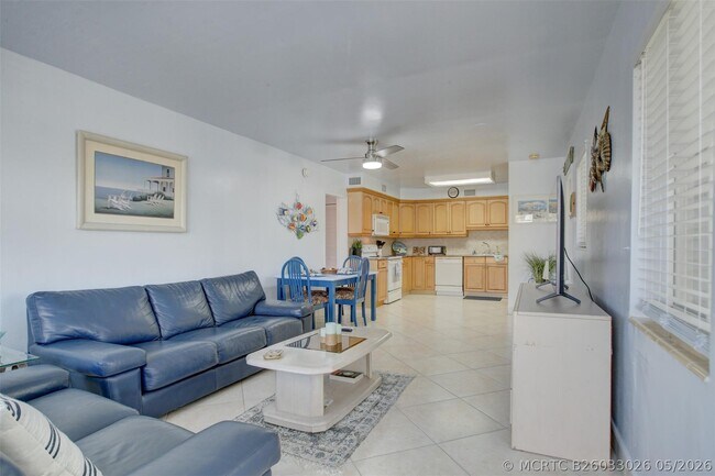 Building Photo - 999 N Riverside Dr