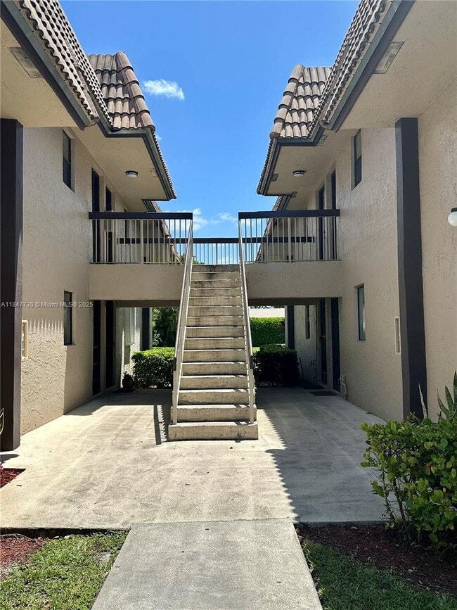 Building Photo - 10722 Royal Palm Blvd