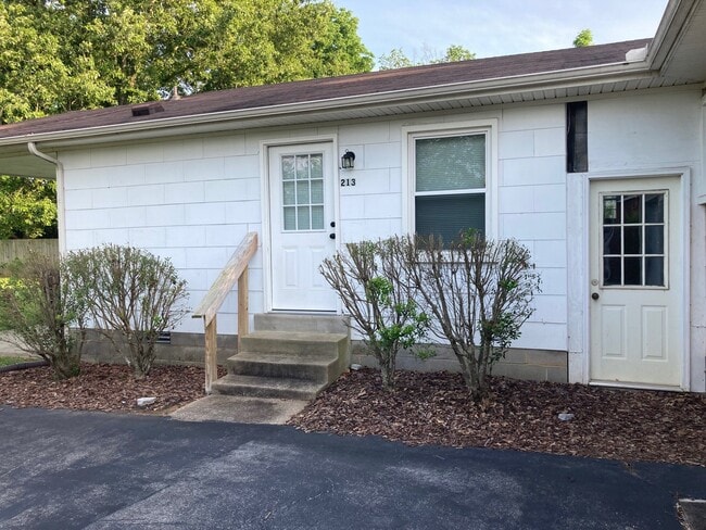 Building Photo - 213 S Baird Ln