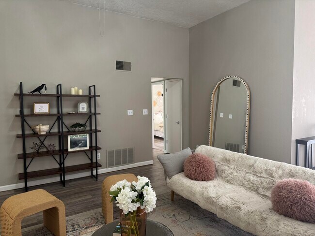 Building Photo - 10241 Las Casitas Ct NE