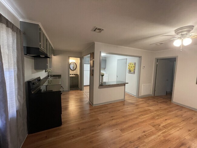 Sala de estar y cocina - 707 S Lewis St