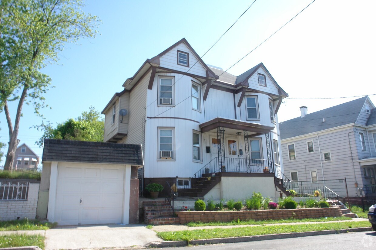 Building Photo - 501-503 Neville St