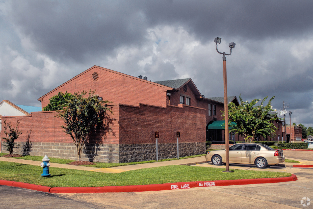 Building Photo - Oak Haven Apartments