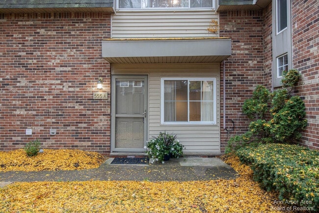 Building Photo - 555 Longshore Dr