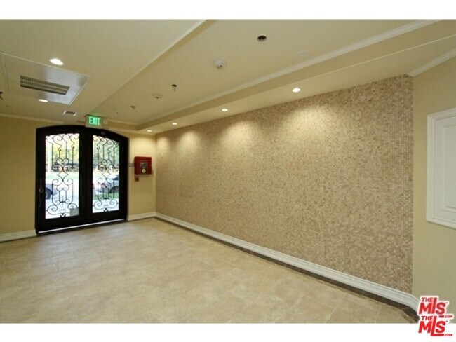 Foto del edificio - 8612 Burton Way