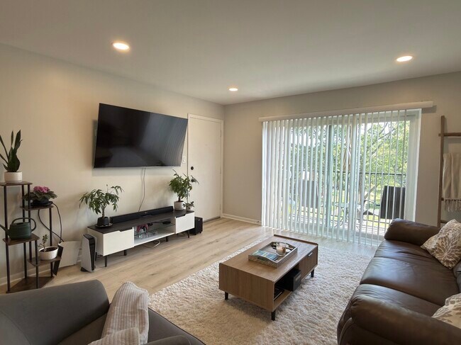 Foto del edificio - 9416 Bay Colony Dr