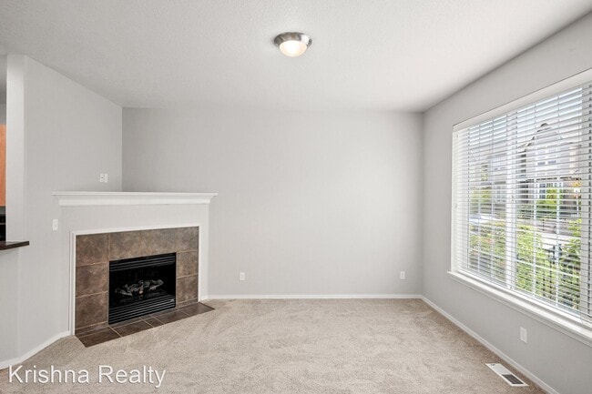 Building Photo - 2 br, 2.5 bath House - 2337 NW Roseburg Te...