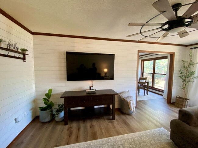 Foto del edificio - 2112 Westfield Dr