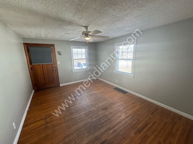 Building Photo - 2401 Redwood Ave