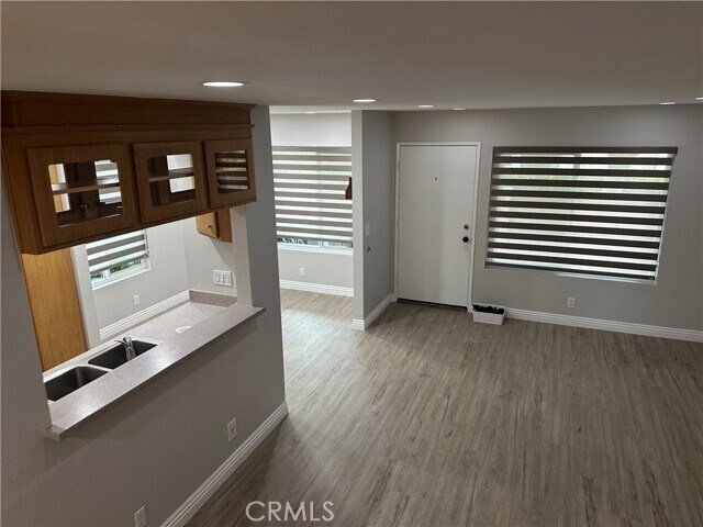 Foto del edificio - 12055 Foster Rd