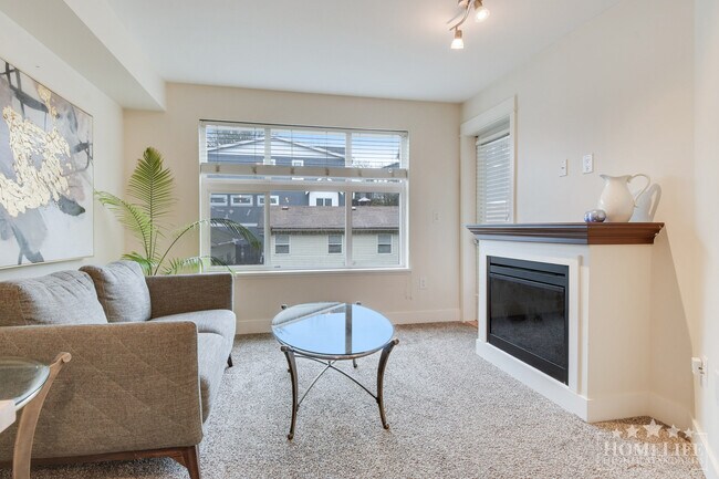 Photo du bâtiment - Modern 1 Bedroom + Den Condo with Mountain Views in Prime Abbotsford Location