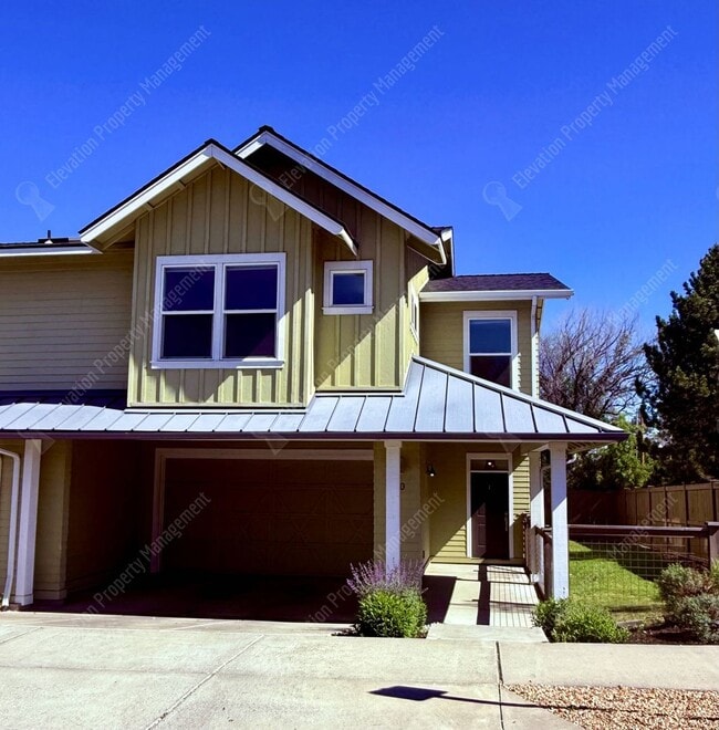 Building Photo - 790 NE Isabella Ln