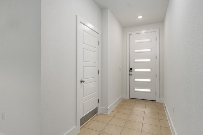 Building Photo - IMMEDIATE MOVE-IN: 2018 Built 3 BD / 2.5 B...